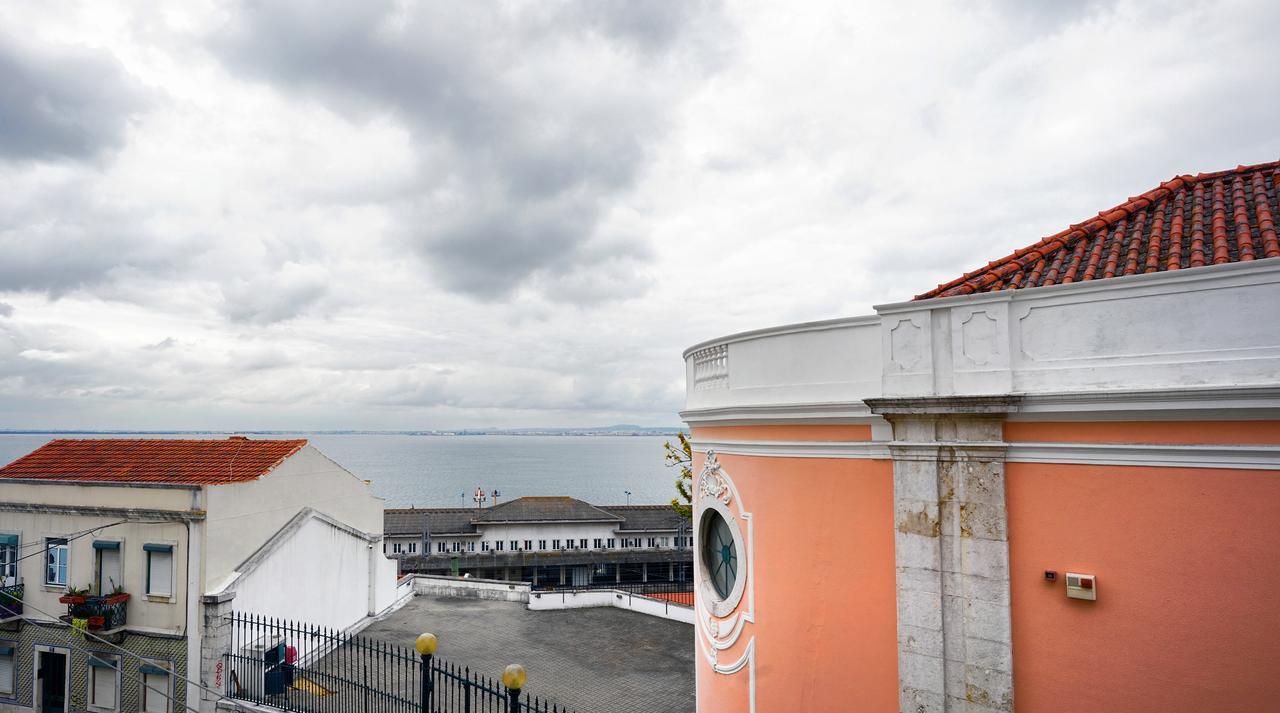 Apolonia Train Spot Apartment Lisbon Bagian luar foto